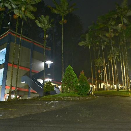 Surya Hotel & Resort Baturraden Kültér fotó