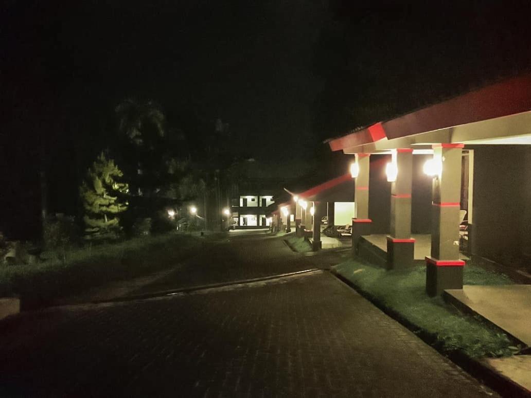 Surya Hotel & Resort Baturraden Kültér fotó