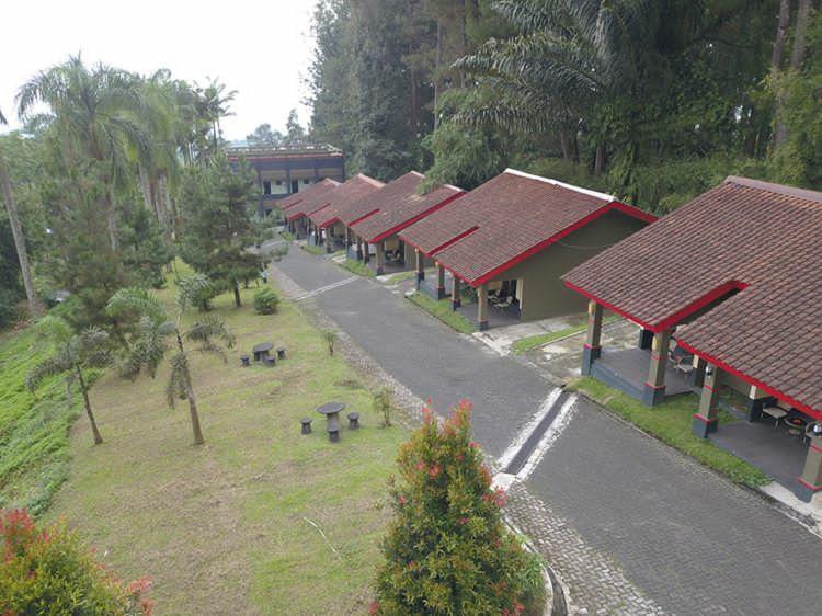 Surya Hotel & Resort Baturraden Kültér fotó