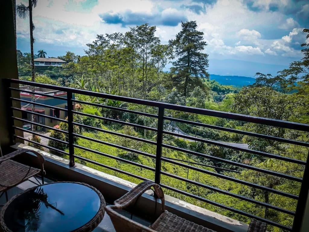Surya Hotel & Resort Baturraden Kültér fotó