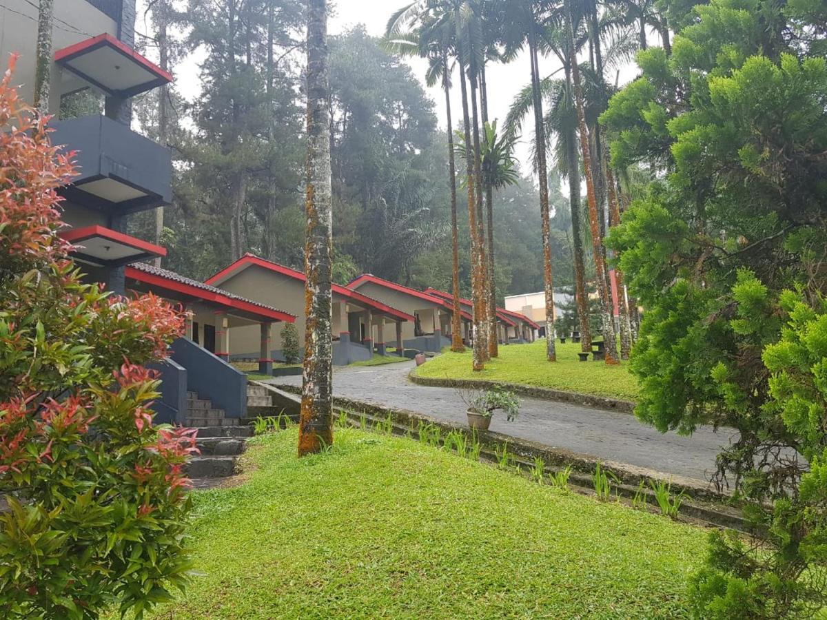 Surya Hotel & Resort Baturraden Kültér fotó