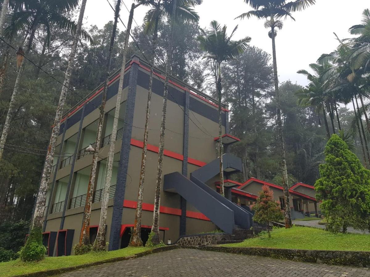 Surya Hotel & Resort Baturraden Kültér fotó