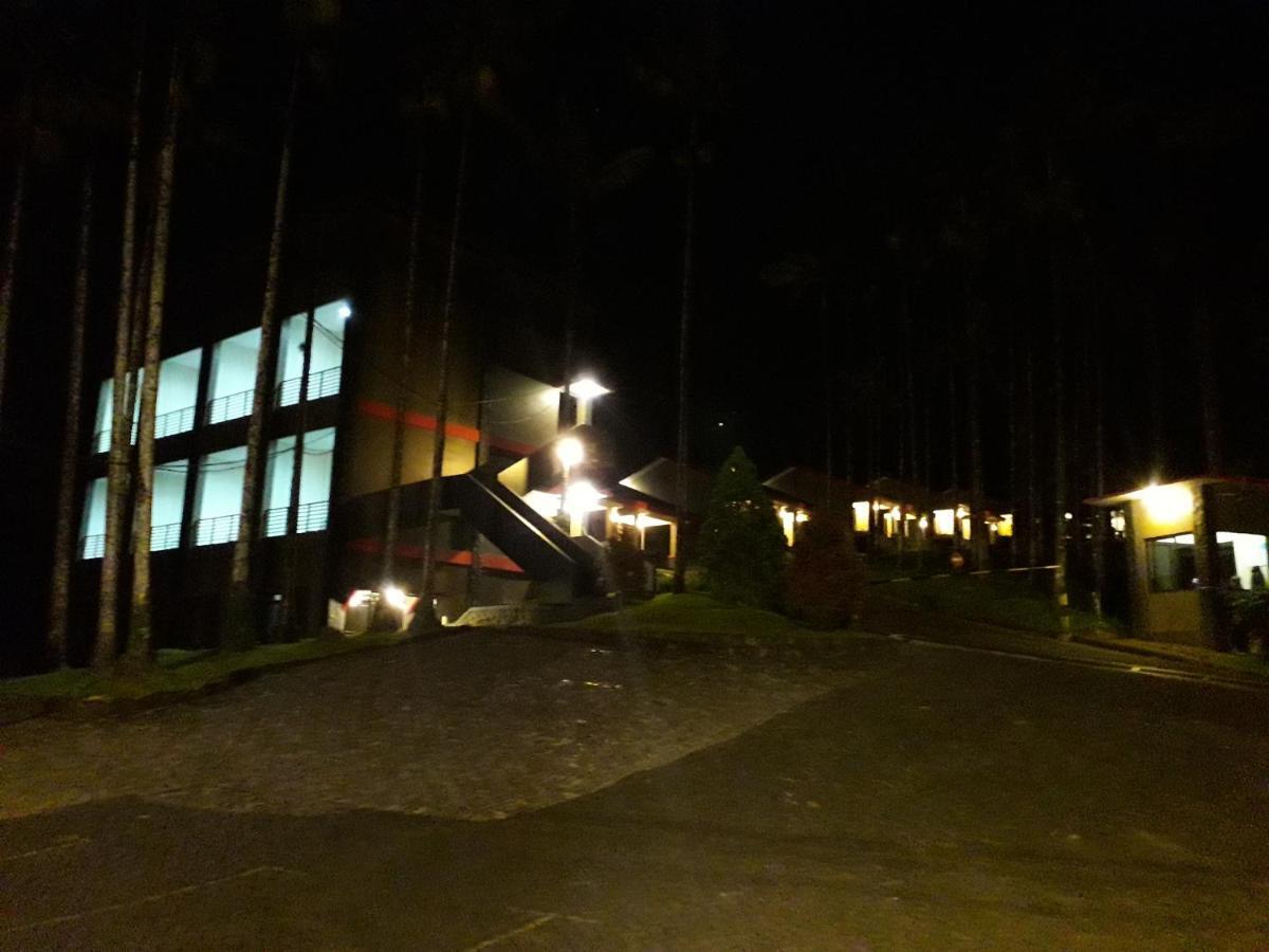 Surya Hotel & Resort Baturraden Kültér fotó