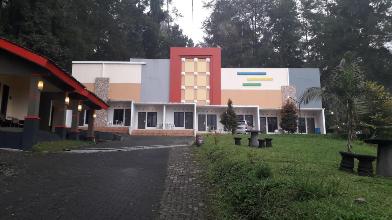 Surya Hotel & Resort Baturraden Kültér fotó